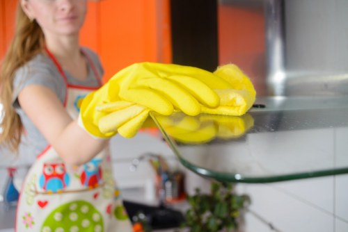 Step-by-step mattress cleaning with baking soda and vacuuming